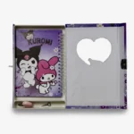 دفتر خاطرات 30 برگ سنجاقک مدل قفل دار طرح کرومی و ملودی کد 01 - تصویر 3